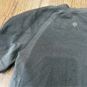 Lululemon Seamless Training Short Sleeve Gull Grey thumbnail 5