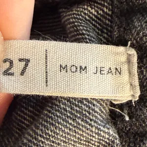 PacSun High Rise Black Mom Shorts • Raw Hem Acid Wash Denim - Size 27 thumbnail 5
