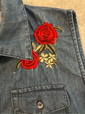 Women’s Cavalini Denim Sleeveless Button-Down Shirt - Red Rose Embroidery Size M thumbnail 2
