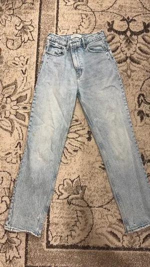 Abercrombie 90s High-Rise Straight Jeans thumbnail 1
