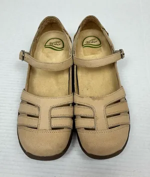 Dansko Womens Kiera Cream Nubuck Shoes Eu 39 - Us 8.5/9.0 thumbnail 1