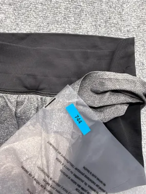 Lululemon Women’s 6 SEAMLESS MOVES SHORT 2.5'' Heathered Gray/Black Shorts thumbnail 5