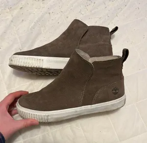 Size 6 thumbnail 1