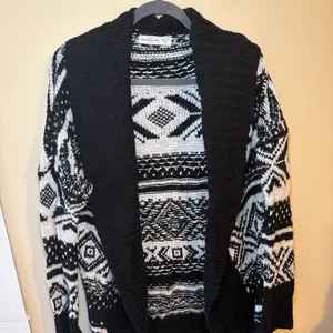 Abercrombie & Fitch Monochrome Patterned Cardigan thumbnail 2