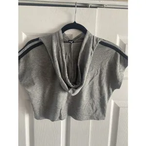 Surf Style Graphic Crop Hoodie Womens Size M Gray Y2K Sporty Short Sleeve Cotton thumbnail 5