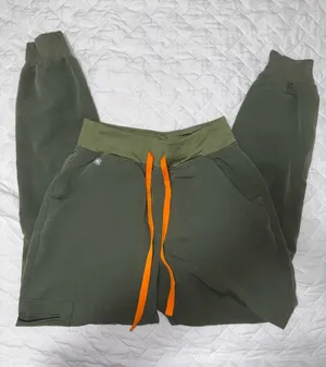 Green FIGS Scrub Pants thumbnail 1