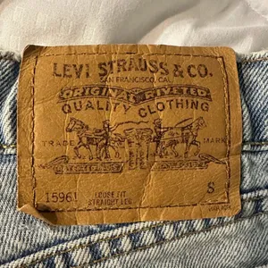 Levi’s Vintage 961 Waist 28 inches Inseam 28 inches Light Wash Loose fit 1996 thumbnail 5