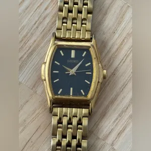 Seiko Vintage Ladies Watch Black Dial Gold-Tone Bracelet New Battery thumbnail 2