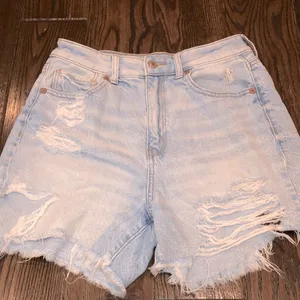 American eagle outfitters baggy MOM shorts distressed size 4 thumbnail 1
