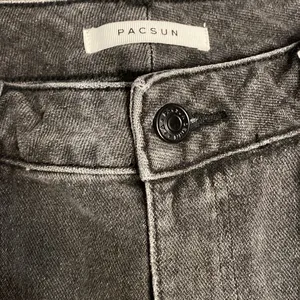 PACSUN Distressed Grey Mom Jeans Size 30 thumbnail 6