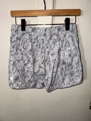 LULULEMON Light Gray Patterned Women's Athletic Shorts thumbnail 3