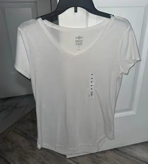 SO White V-Neck Short Sleeve Tee thumbnail 1