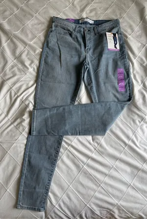 Levi’s Strauss Mid Rise Super Skinny thumbnail 1