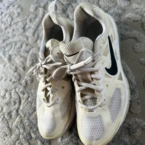 Nike Air Max| Cream and white Sneakers size 6 thumbnail 3