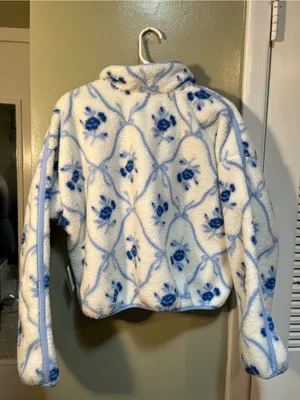Old Navy Women’s Sz Medium Sherpa Quarter Zip Sweatshirt White Blue Floral Print thumbnail 6