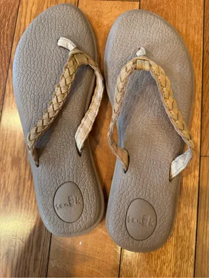 Sanuk Yoga Braid Leather Flip Flops Tan Beige Size 10 EUC thumbnail 4