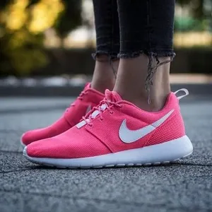 NWOT Nike Roshe One (GS) Hyper Pink/White sneakers. Size 8.5 (youth 7) thumbnail 5