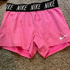 Girls Pink Nike Shorts thumbnail 1
