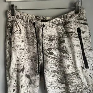 Koral Activewear White Grey Marble Jogger Sweatpants size Medium Low Rise Sweats thumbnail 3