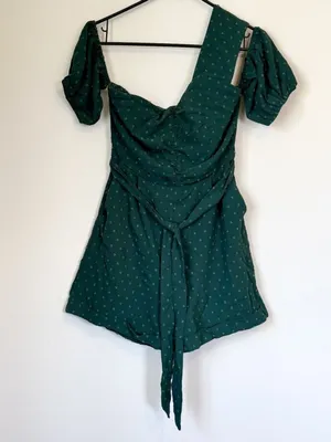 NWT Cupshe One-Shoulder Green Romper With Puff Sleeves & Tie Waist - Size: Small thumbnail 2