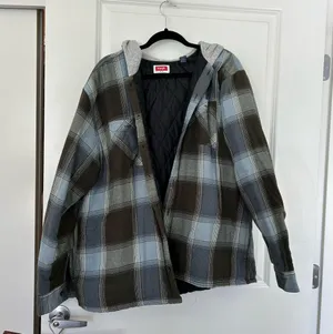 Wrangler black and grey plaid hooded flannel jacket thumbnail 1