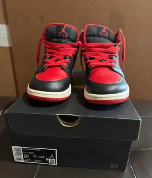 Air Jordan Nike 1 Mid GS black /fire red- white 6.5 youth thumbnail 2