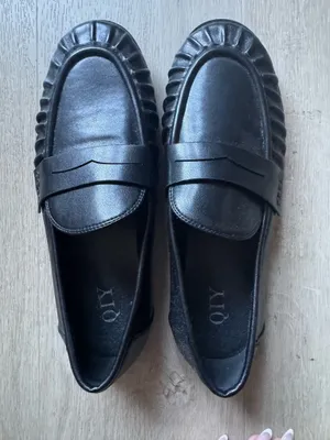 Black loafers Size 8 thumbnail 1