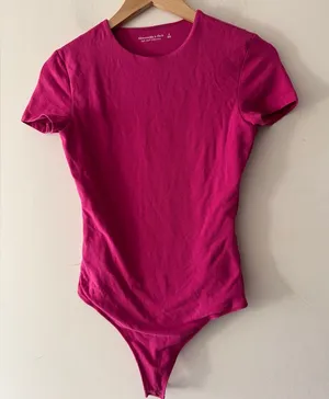 Abercrombie & Fitch Soft A&F Collection‎ Fuchsia Pink Short Sleeve Bodysuit thumbnail 1