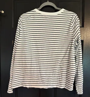 Old Navy Striped Long Sleeve thumbnail 3