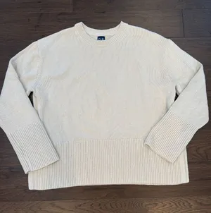 GAP Women’s Ivory Crewneck Sweater Size Small Tall - C1-351 thumbnail 1