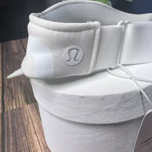 Lululemon Translucent Visor NWT Adjustable One Size (Green White) thumbnail 6