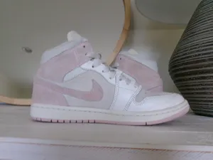 Nike Jordan Air Jordan 1 Mid Digital Pink Suede Sneakers thumbnail 3