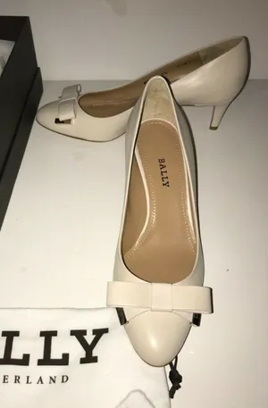 NWB BALLY Classic Beige Nude Leather Heels Pumps Shoes size5.5 36 Bow Italy made thumbnail 1