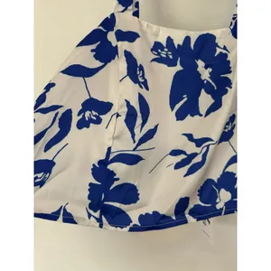 NWT Petal And Pup White Blue Floral Satin Crop Top Women’s Size Small thumbnail 4