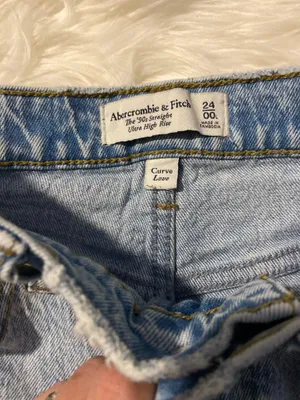 Abercrombie The 90s Straight Ultra High-Rise Curve Love Jeans thumbnail 2