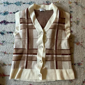 Babaton Aritzia Autumn Plaid Neutral Colored Vest thumbnail 2