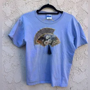 Hanes medium Womens periwinkle fan embroidered tee thumbnail 1