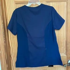Elle NWT La Vie Est Belle Mock Wrap Navy Scrub Top with 4 pockets size S thumbnail 3