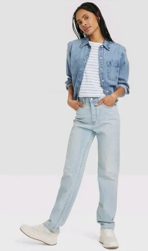 Target - Universal Thread 90s High Rise Straight Jeans, Light Wash, Size 2, NWOT thumbnail 1