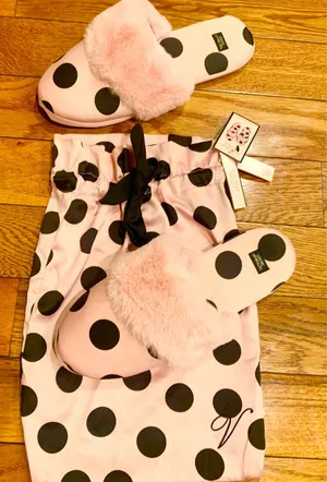 Victoria's Secret Signature Satin Slippers Pink/Black Polka Dot /Faux Fur M7/8 thumbnail 5