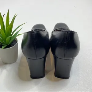 Salvatore Ferragamo black leather pumps 594 thumbnail 4