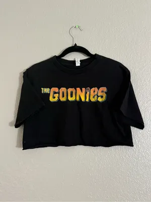 The Goonies 1985 Movie Logo DIY Cropped Raw Hem Black Graphic Tee M Retro 80s thumbnail 4