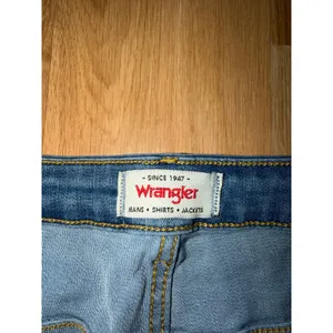Wrangler Womens High Waisted Cutoff Denim Shorts Medium Wash Blue 18W Western thumbnail 3