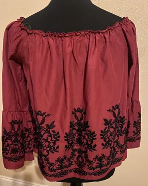 NWT Juniors Burgundy Off The Shoulder Top M thumbnail 4