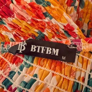 BTFBM‎ One Shoulder Maxi Dress Womens Medium Multicolor Excellent Floral Smocked thumbnail 4