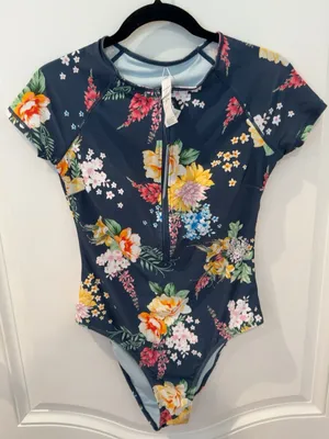 CUPSHE Floral One Piece Swimsuit Medium Zip Front Short Sleeve NWT thumbnail 1