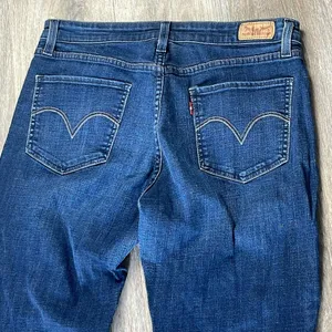 Levis Mid Rise Skinny Jeans thumbnail 7