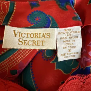 Victoria's Secret Vintage Gold Label Slip Dress Chemise S Red Lace Paisley Satin thumbnail 7