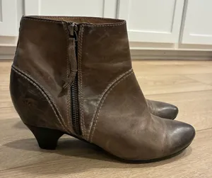 Frye Women’s Steffi Zip Ankle Bootie Brown Leather Size 8 thumbnail 1