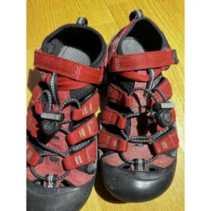 KEEN Newport H2 Sandals Hybrid Ribbon Red/Gargoyle Kids Size 5.5-6 Women’s 7.5 thumbnail 10
